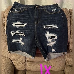 Judy Blue Bermuda Shorts Sz 1x (14w/16w)